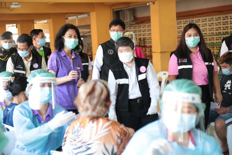รองปลัด พม. ลงพื้น�
