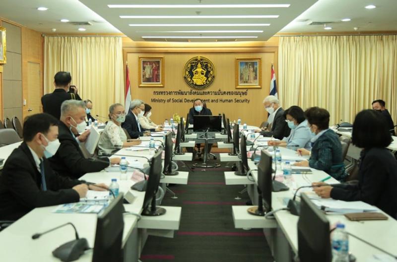 รมว.พม. เป็นประธาน�