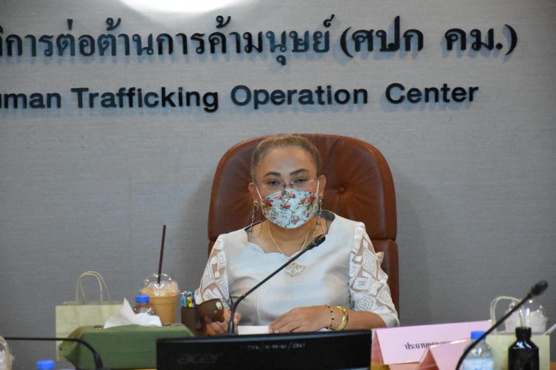 รองปลัด พม. เป็นปร�