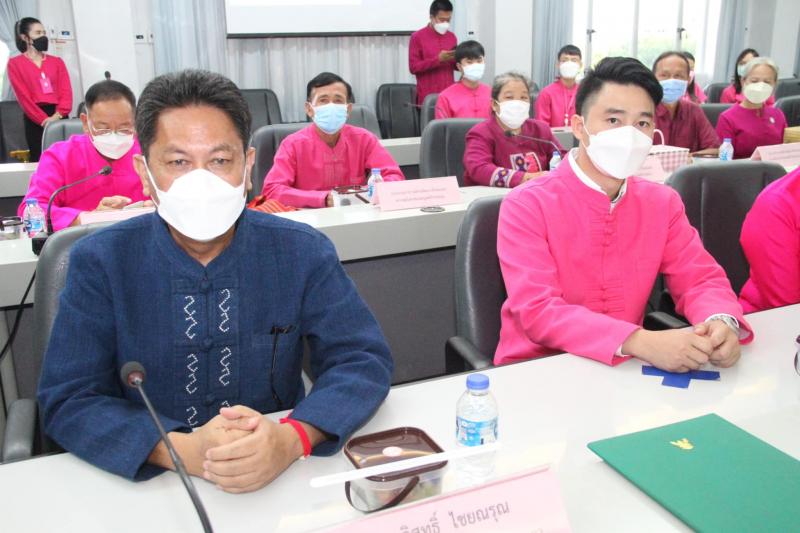 ประธานรัฐสภา พร้อ�