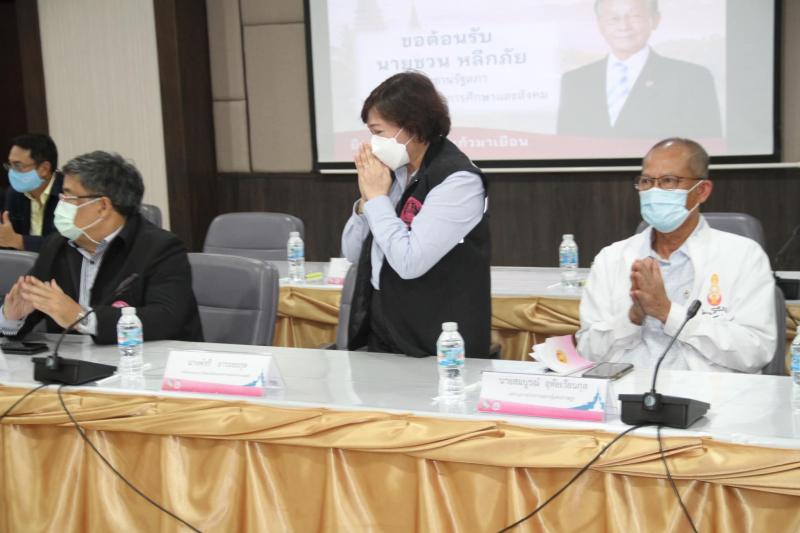 ประธานรัฐสภา พร้อ�