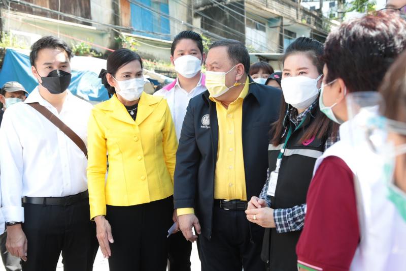 รมว.พม.พร้อมด้วยรอ