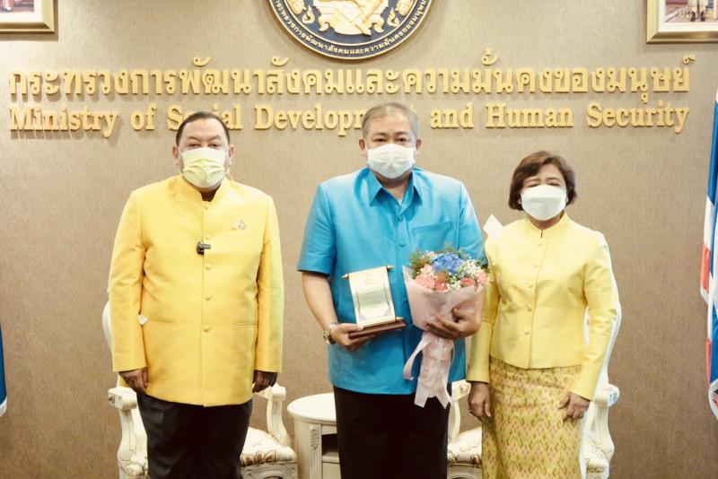 รมว.พม.เป็นประธานใ