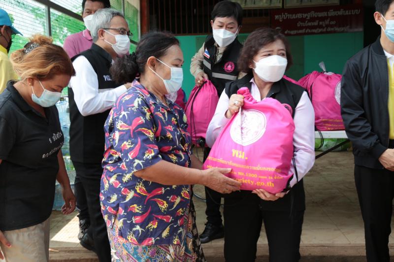 ปลัดพม.ลงพื้นที่จ�