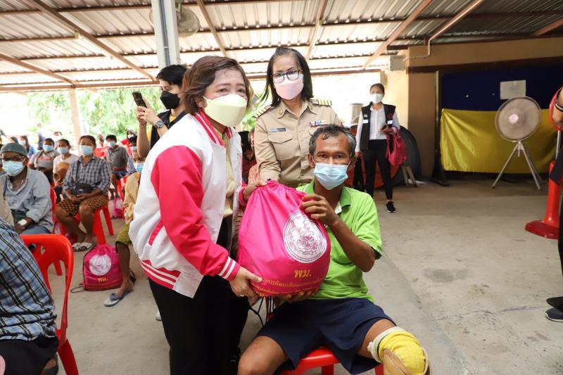 ปลัดพม.พร้อมด้วยอ�