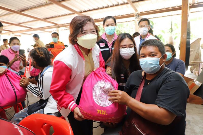 ปลัดพม.พร้อมด้วยอ�