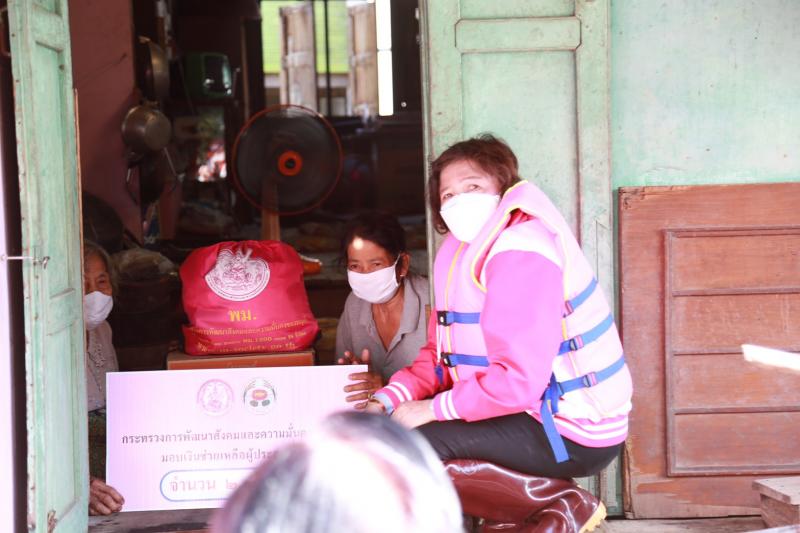 ปลัดพม.ลงพื้นที่จ�