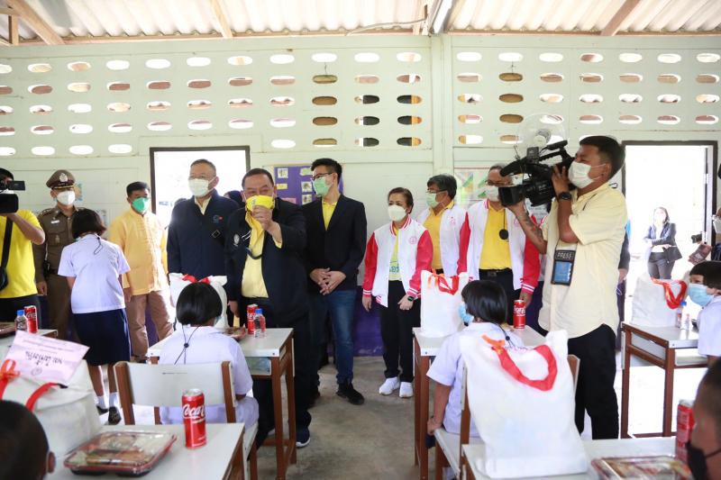 รมว.พม.ลงพื้นที่จั