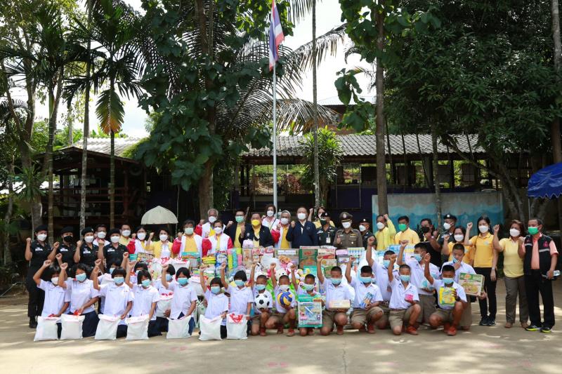 รมว.พม.ลงพื้นที่จั