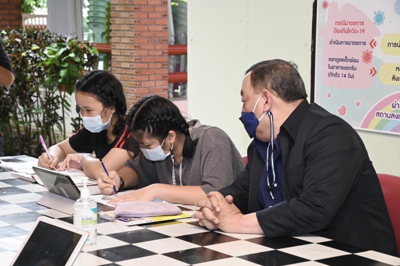 รมว.พม.ลงพื้นที่เย