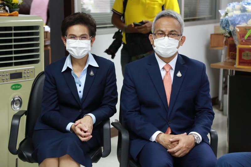 รมว.พม.พร้อมด้วยคณ