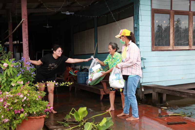 รองปลัดพม.ลงพื้นท�