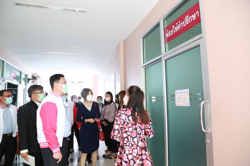 เลขารมว.พม. ลงพื้น�