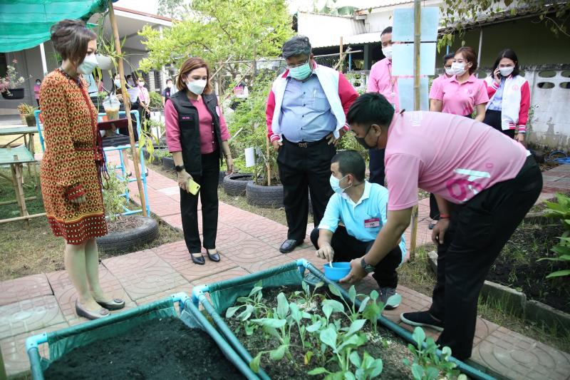 เลขารมว.พม. ลงพื้น�
