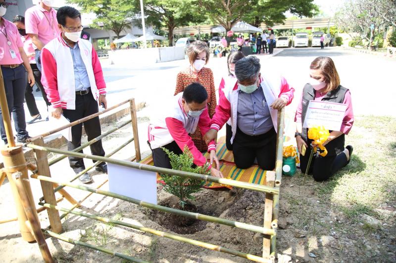 เลขารมว.พม. ลงพื้น�