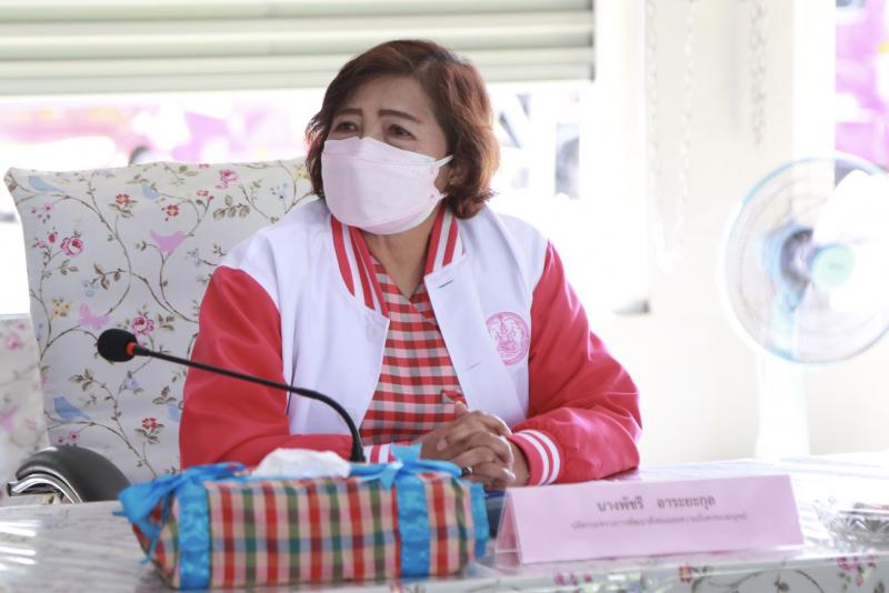 รมว.พม.ลงพื้นที่จ.�