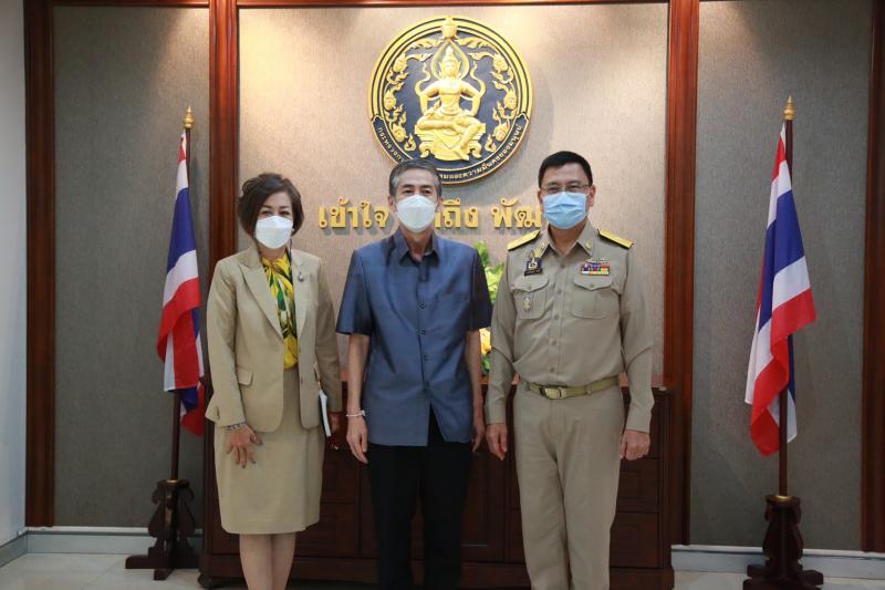 รมว.พม.ให้พอช. เข้า�