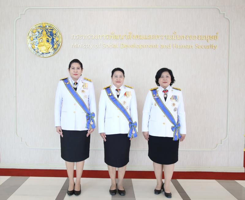 ปลัดพม. เฝ้ารับเสด