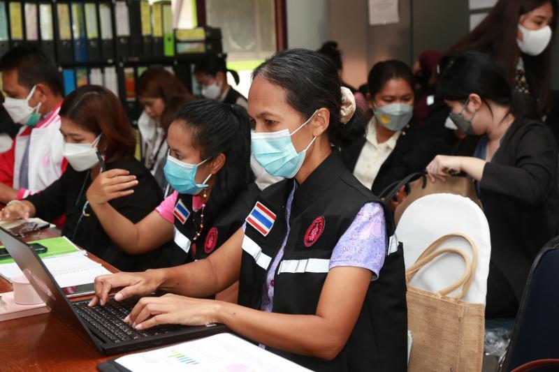 ปลัดพม.พร้อมด้วยค�