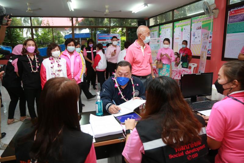 รมว.พม.ลงพื้นที่จั