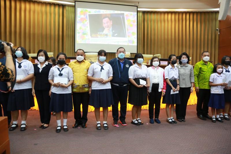 รมว.พม.พร้อมคณะผู้