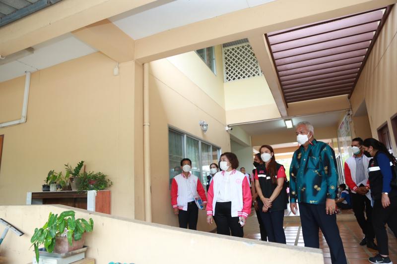 ปลัดพม.พร้อมด้วยค�