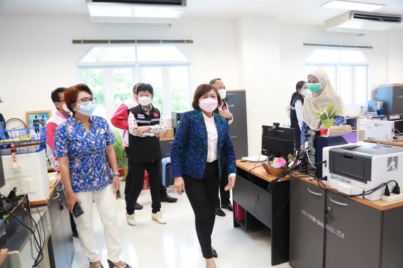 ปลัดพม.พร้อมด้วยผ�