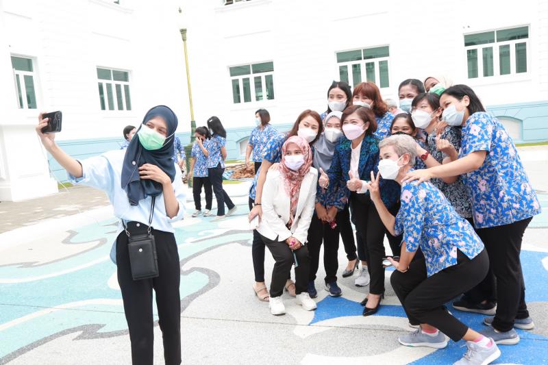 ปลัดพม.พร้อมด้วยผ�
