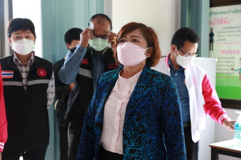 ปลัดพม.พร้อมด้วยค�