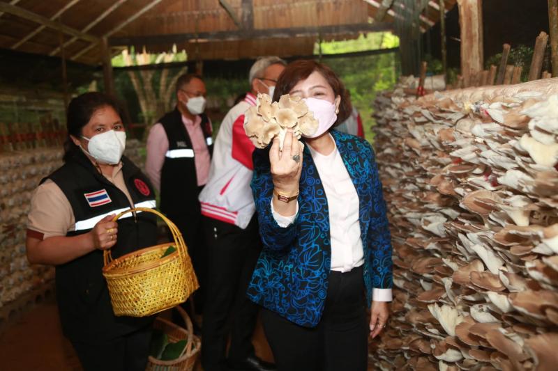 ปลัดพม.พร้อมด้วยค�