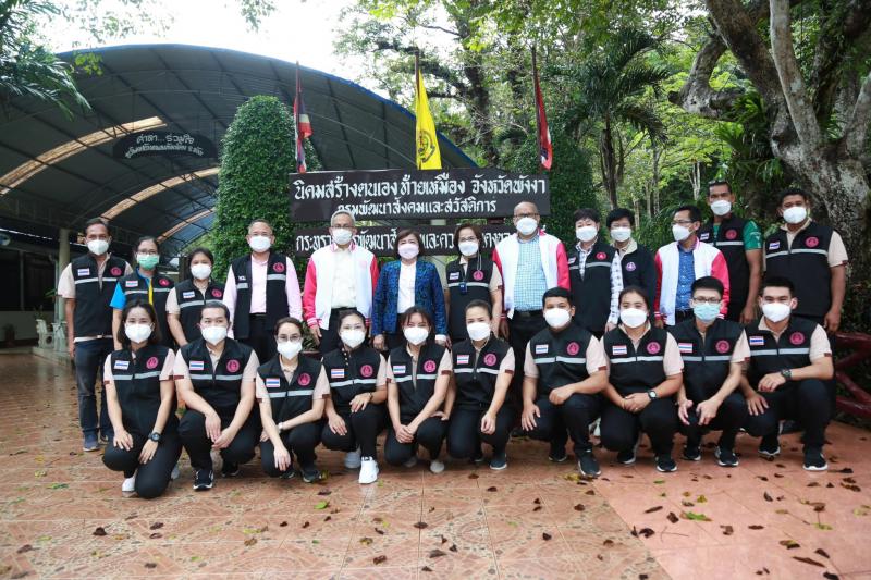ปลัดพม.พร้อมด้วยค�