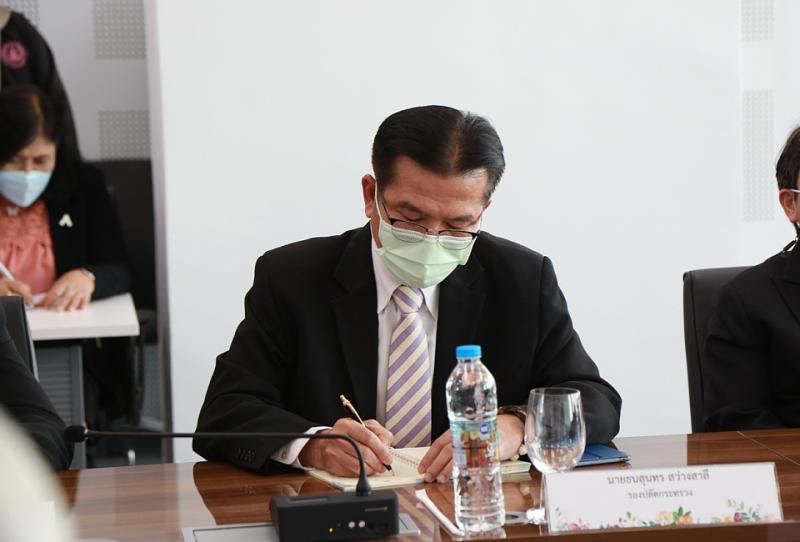 รมว.พม.เป็นประธานเ