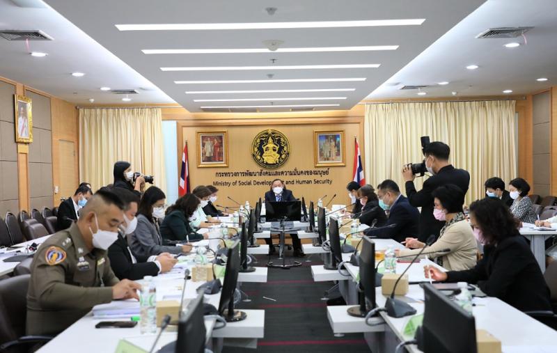 รมว.พม.  เป็นประธาน�