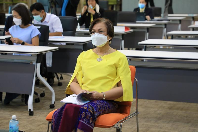 รองปลัดพม.รับมอบห�