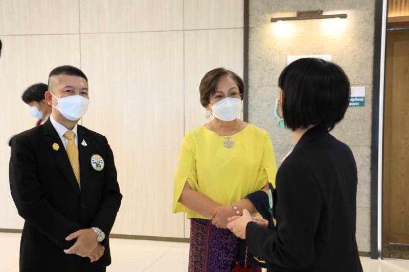 รองปลัดพม.รับมอบห�