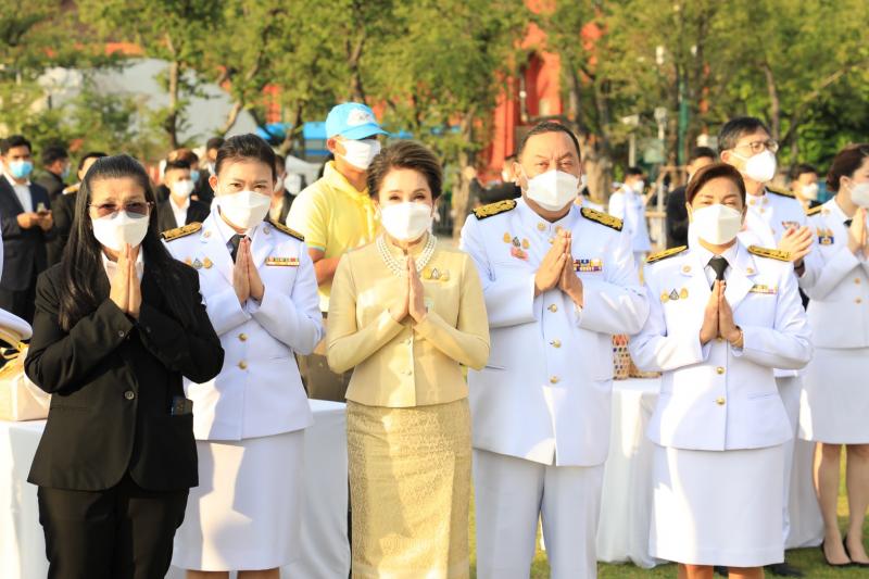 รมว.พม.พร้อมด้วยภร