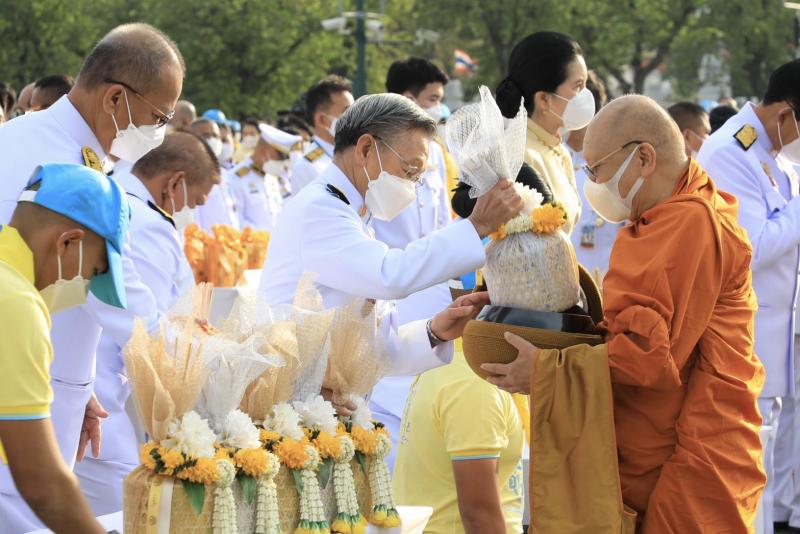 รมว.พม.พร้อมด้วยภร
