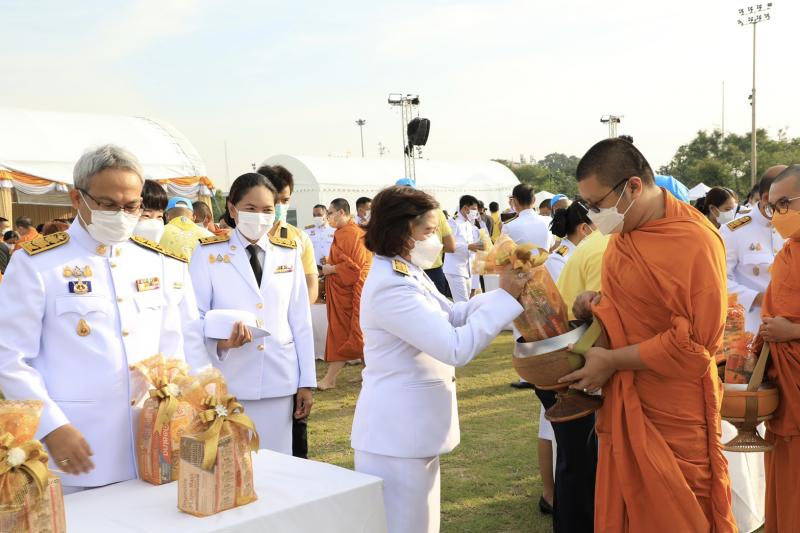 รมว.พม.พร้อมด้วยภร