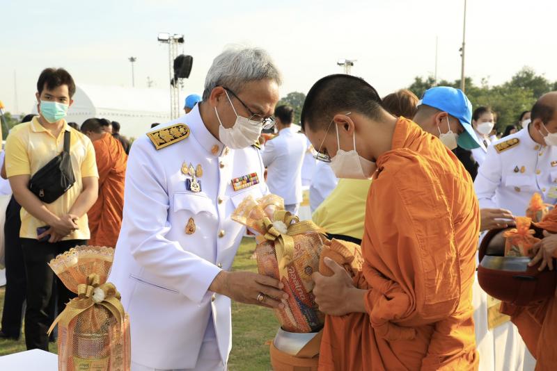 รมว.พม.พร้อมด้วยภร