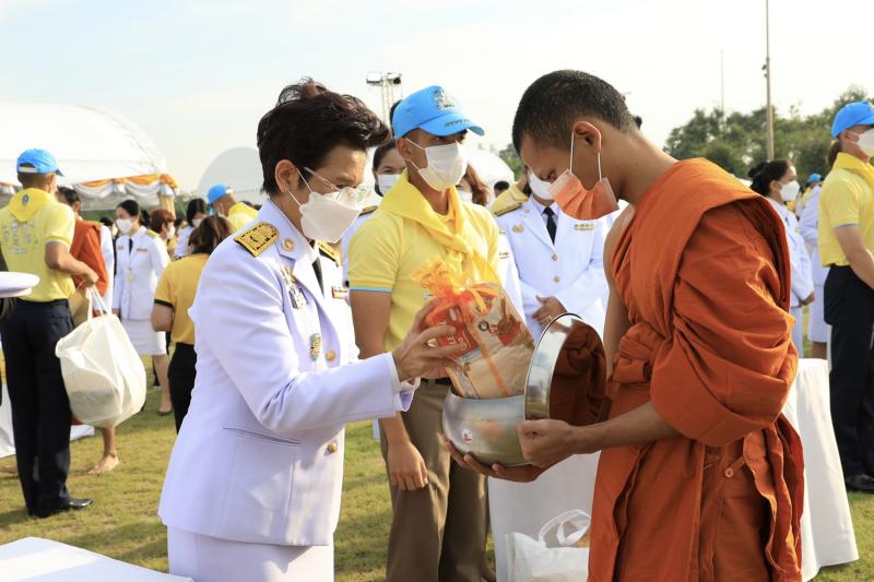 รมว.พม.พร้อมด้วยภร