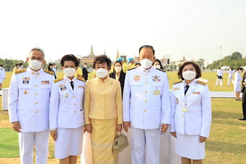 รมว.พม.พร้อมด้วยภร