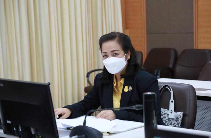 ปลัดพม.มอบกระเช้า�