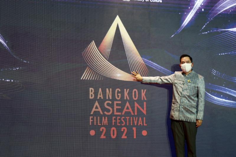 ปลัดพม.พร้อมด้วยผ�