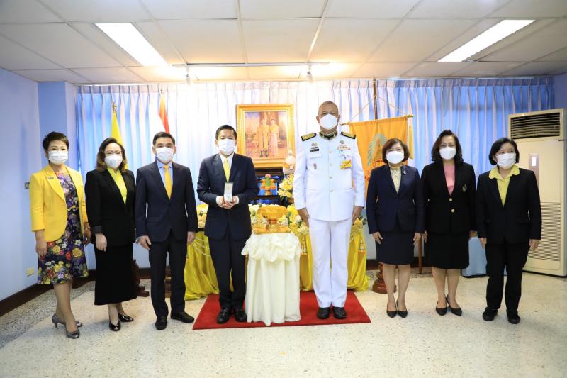 องคมนตรี พร้อมด้ว�