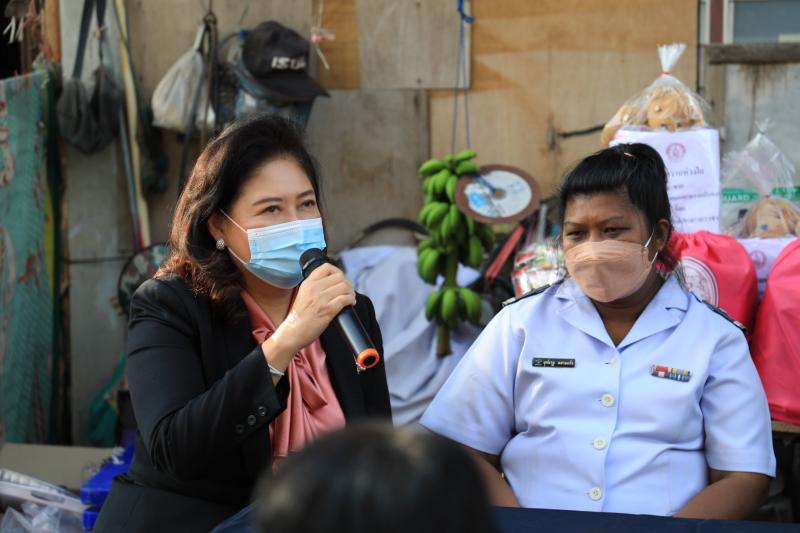 รมว.พม.พร้อมด้วยนา