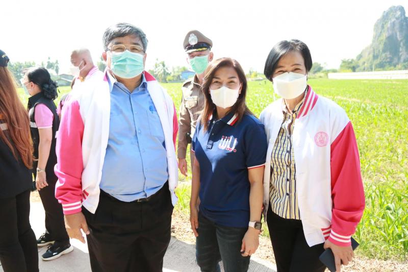 รมว.พม.พร้อมคณะผู้