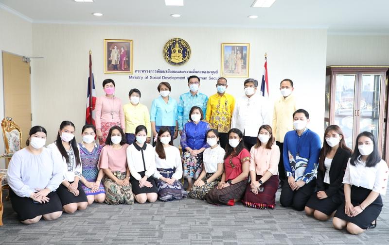 ปลัดพม.ให้รองปลัด�