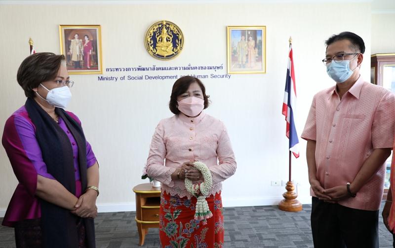 ปลัดพม.ให้ผู้บริห�