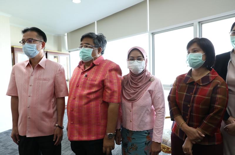 ปลัดพม.ให้ผู้บริห�