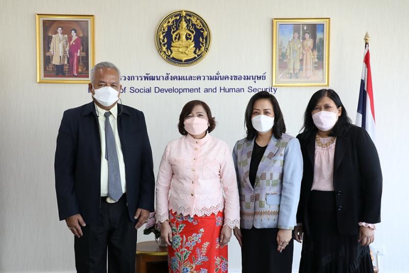 ปลัดพม.ให้ผู้บริห�